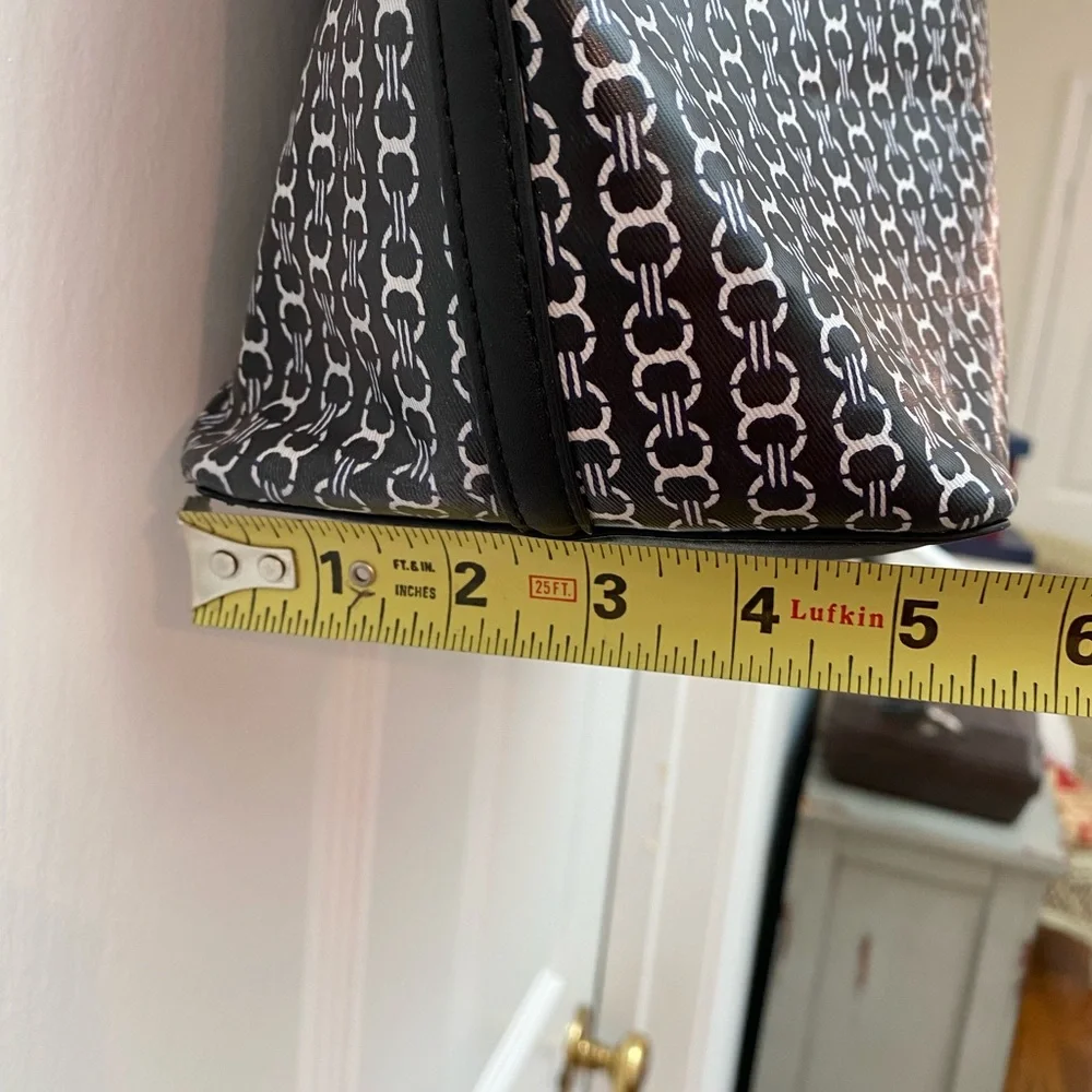 Gorgeous Iconic Tory Burch Black and White Gemini Tote Bag